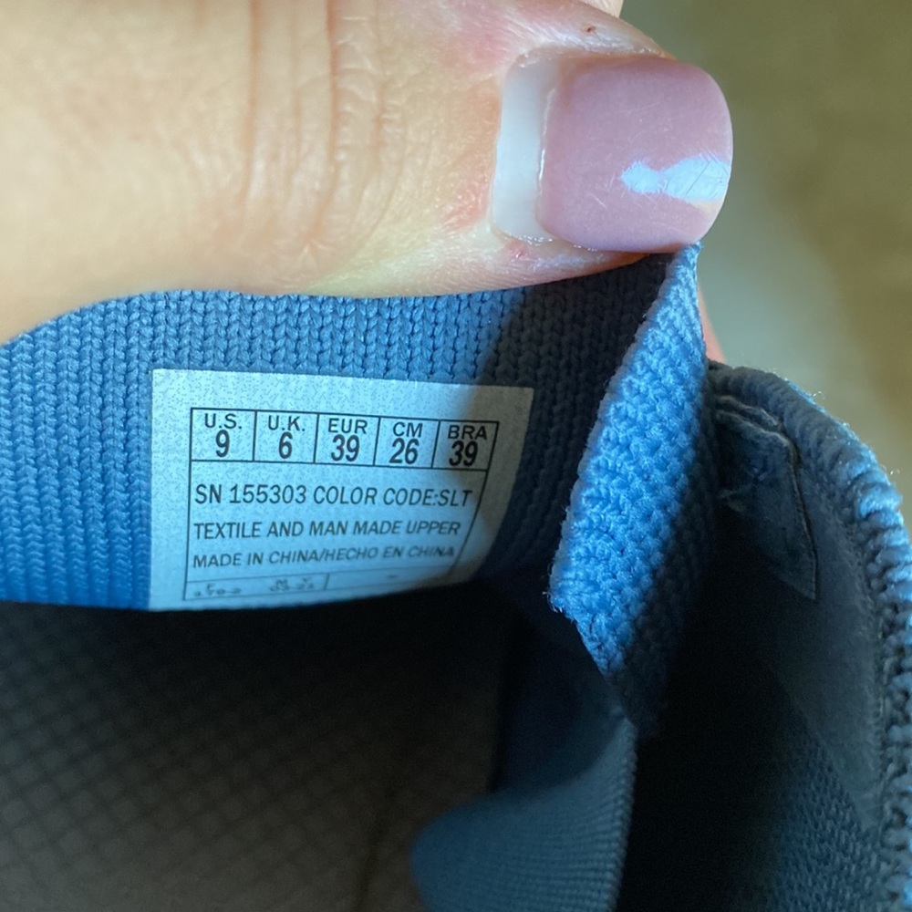 Sketchers Sneakers - Picture 4 of 6